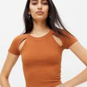 UO Urban Outfitters UO Zoe Cutout Baby Tee in Brown M